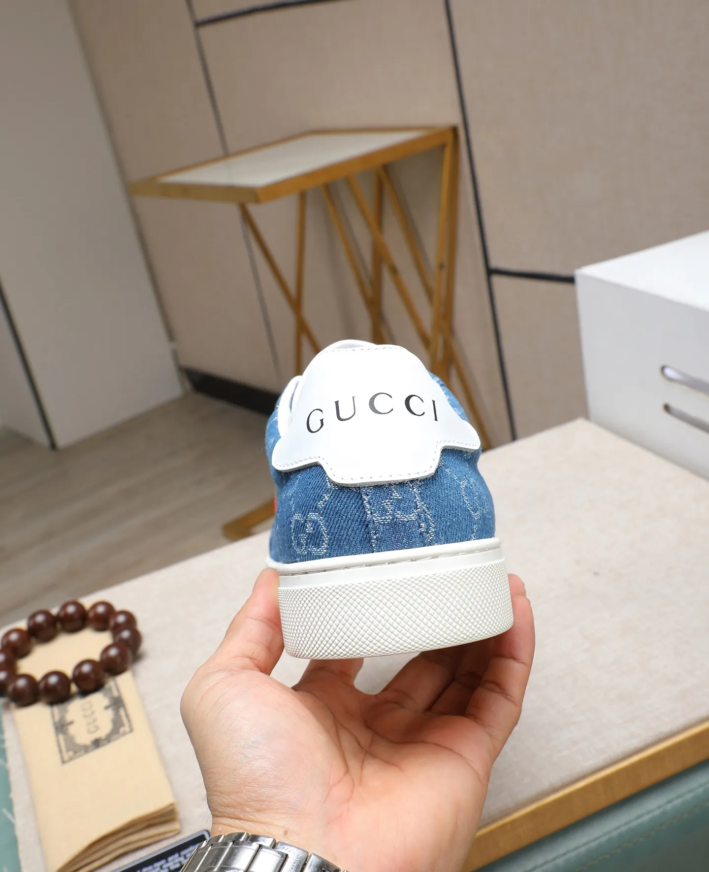 Men's shoes 💰420 GUCCI🔍🔍The latest model is available at the counter simultaneously. Original calfskin imported from Italy, genuine leather lining, (high-end, extravagant and classy) with exquisite workmanship. Sole: Original sole provided by the original factory. ⚠Exclusive double-layer movable molded sole is super comfortable⚠. Photographed in real life. 🎬The real thing is better. 🔍🔍"High quality·Follow the order" code number 38-44